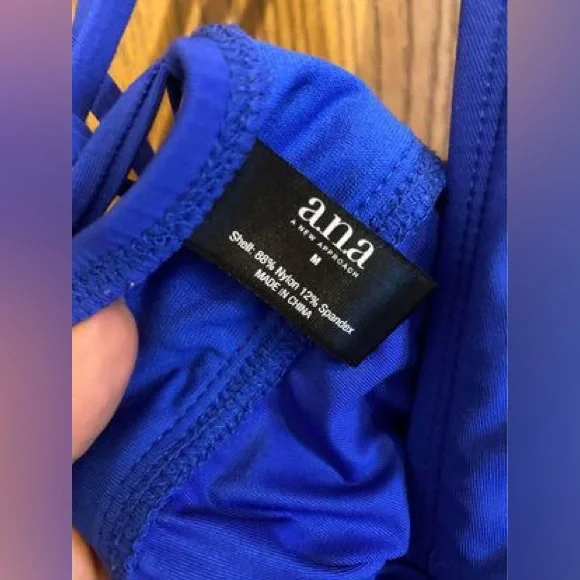 Like New Medium Ana Tankini Top Beautiful Blue padding slimming flattering Cute - Picture 9 of 14